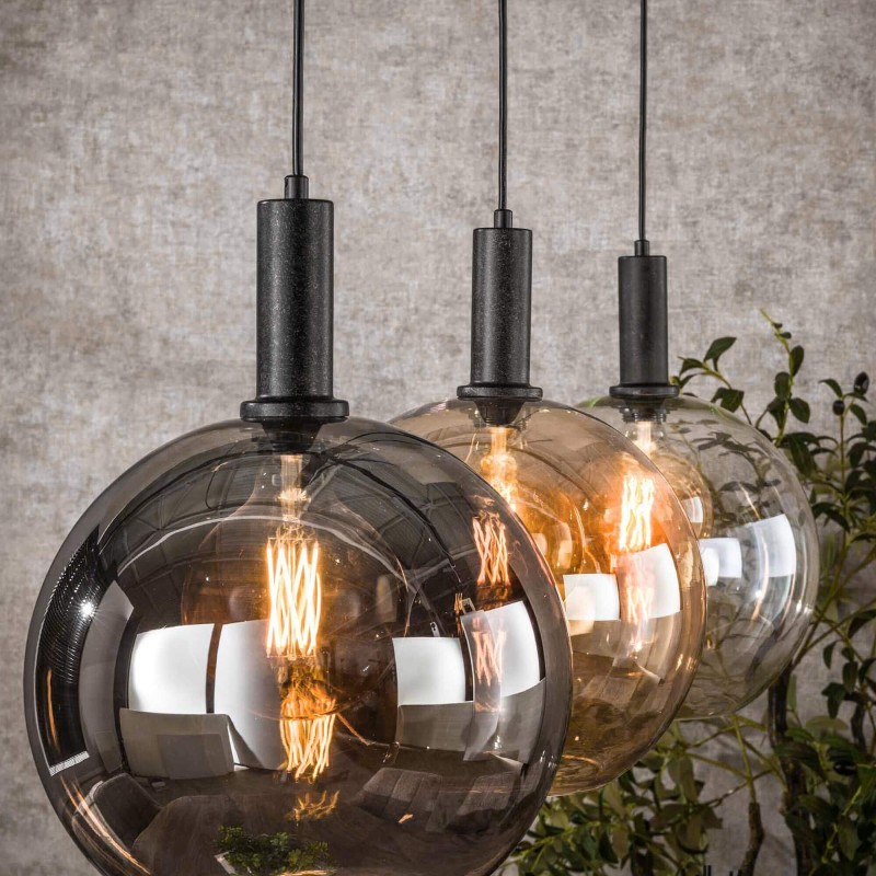 Hängeleuchte mit dreifarbigen kugelförmigen Glasschirmen – Sfera