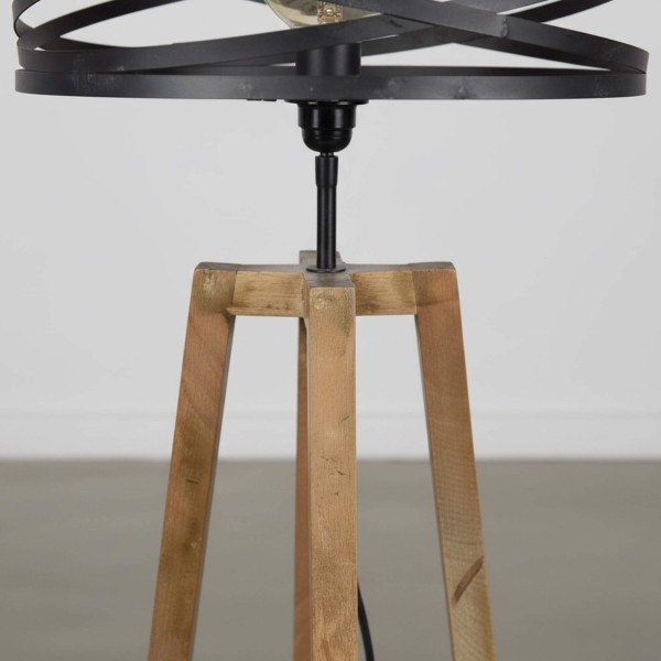Stehlampe für das Wohnzimmer im industriellen Stil aus Holz mit gedrehtem Metallschirm – Twist
