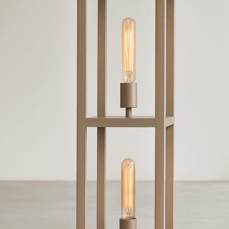 Stehlampe aus Metall für das Wohnzimmer mit LED-Beleuchtung im Industriestil – Strukt