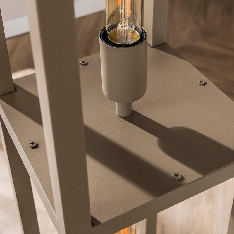 Stehlampe aus Metall für das Wohnzimmer mit LED-Beleuchtung im Industriestil – Strukt