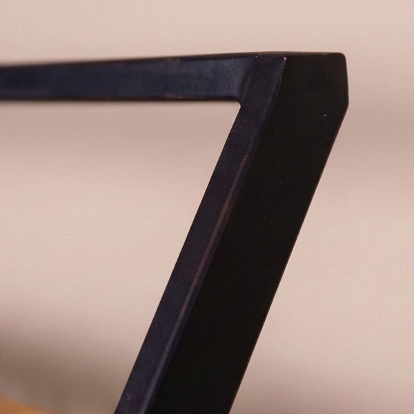 Wandgarderobe aus Metall mit Ablage aus Massivholz – Lean