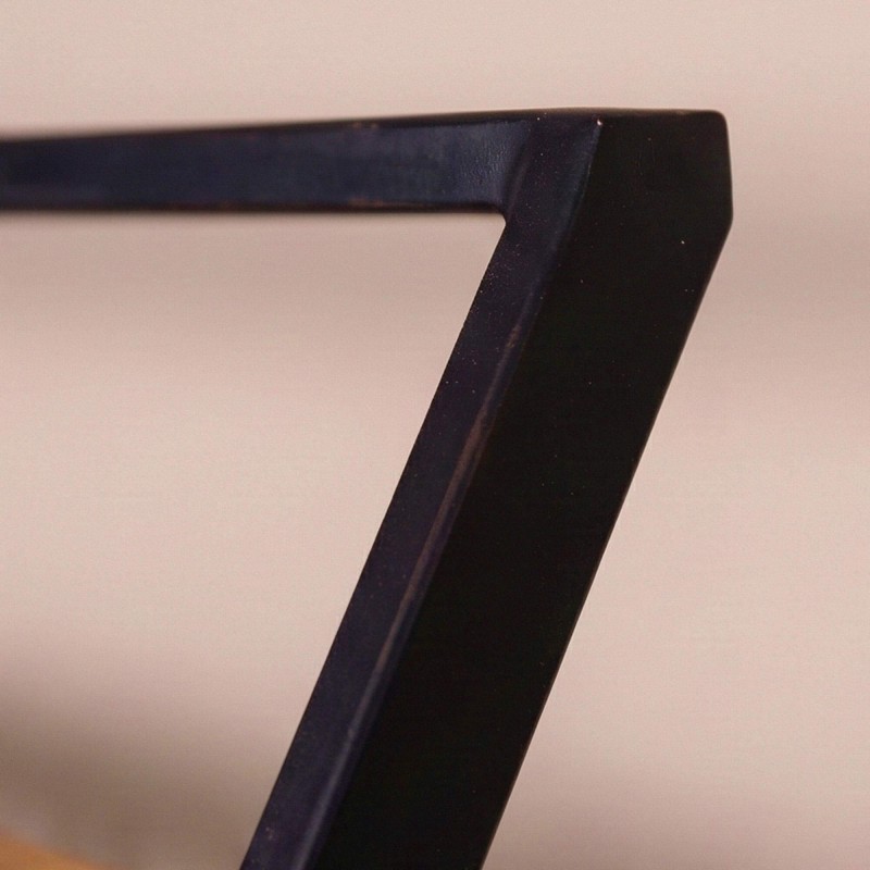 Wandgarderobe aus Metall mit Ablage aus Massivholz – Lean