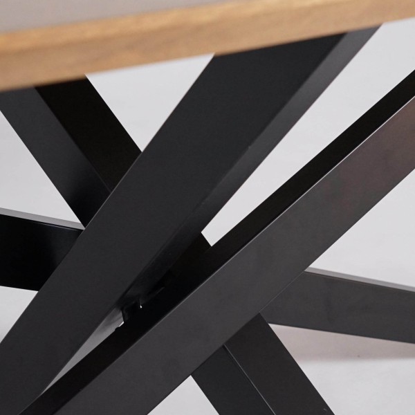 Ovaler Massivholz-Esstisch mit Metall-Mikadofuß 220 cm