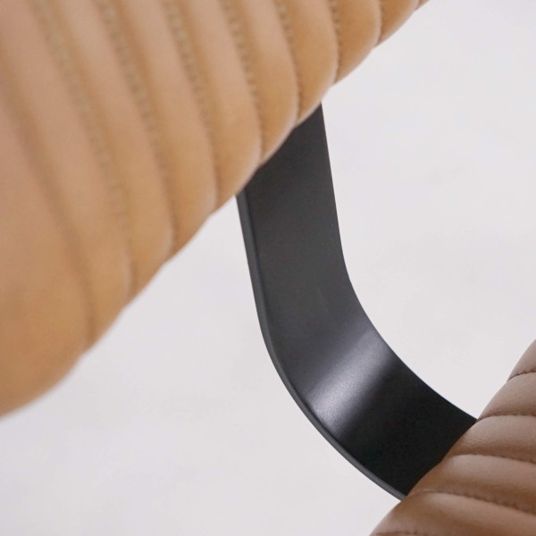 Stuhl aus Echtleder mit Metallfüßen – Marlow