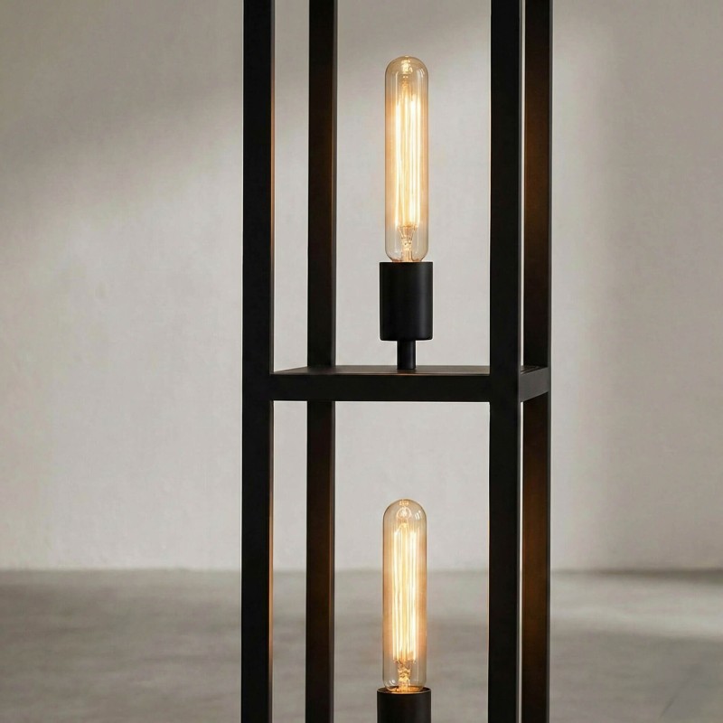 Stehlampe aus Metall für das Wohnzimmer mit LED-Beleuchtung im Industriestil – Strukt