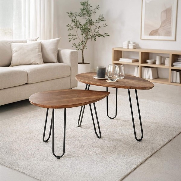 Skandinavische Satztische im skandinavischen Stil mit einer Tischplatte aus massivem Akazienholz und einem Metallgestell