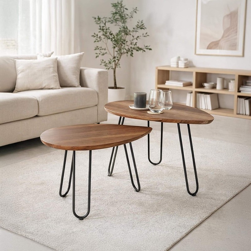 Skandinavische Satztische im skandinavischen Stil mit einer Tischplatte aus massivem Akazienholz und einem Metallgestell