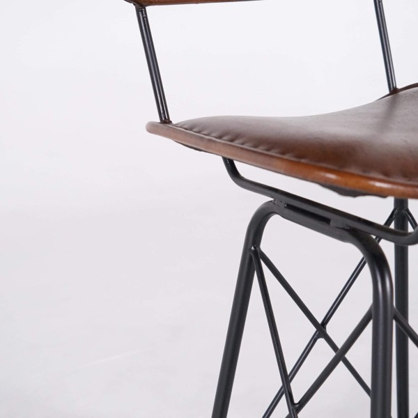 Design Barstuhl aus braunem Leder