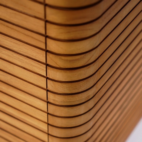 Hängendes Badmöbel aus Teakholz - Lattis