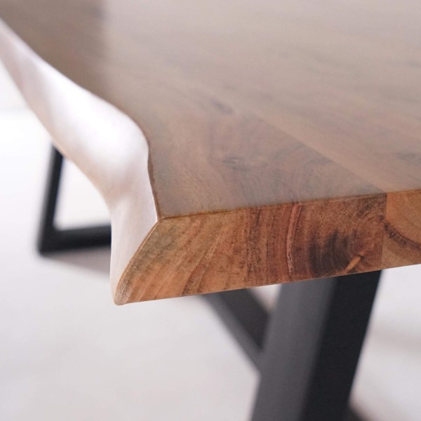Esstisch aus massivem Akazienholz mit Naturkante 220 cm - Aurea