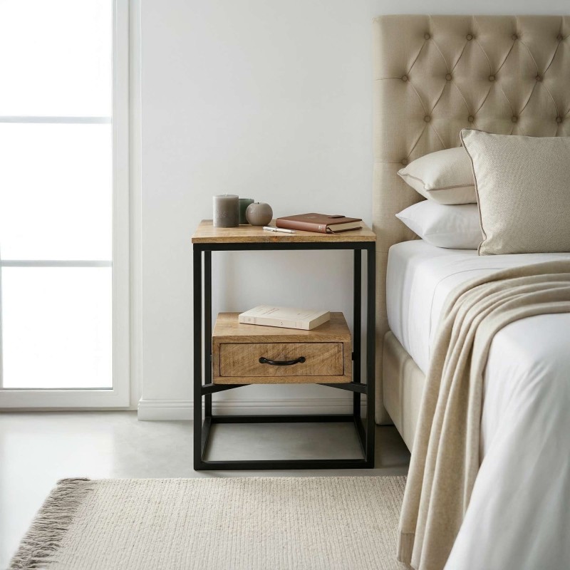 Nachttisch aus Naturholz mit einer Schublade