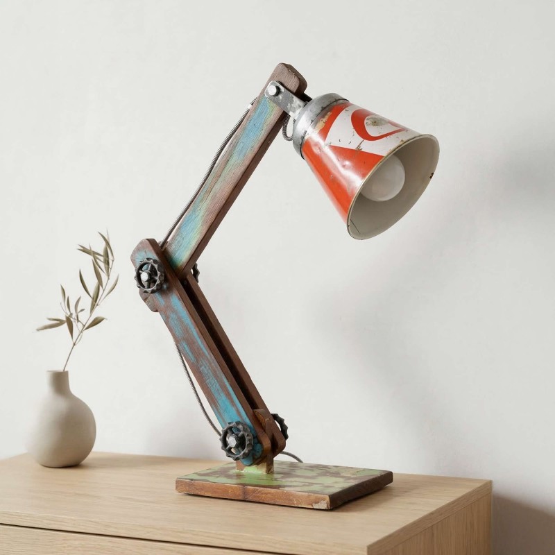 Industrielle recycelte Tischlampe