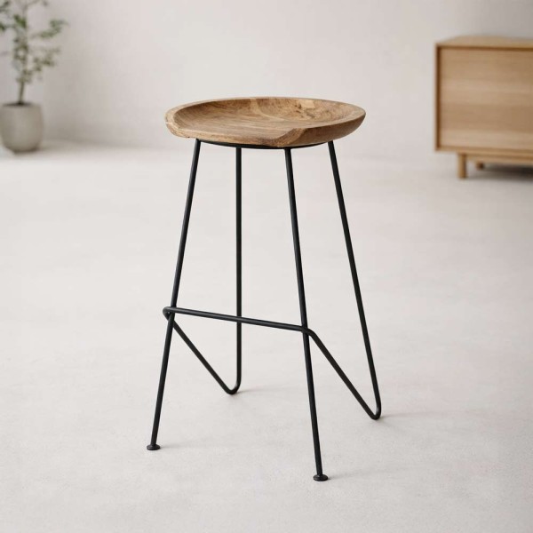 Hoher Hocker aus Stahl und Holz