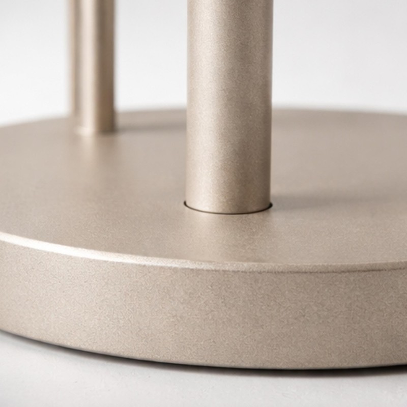 Design-LED-Stehleuchte aus Metall – Nova