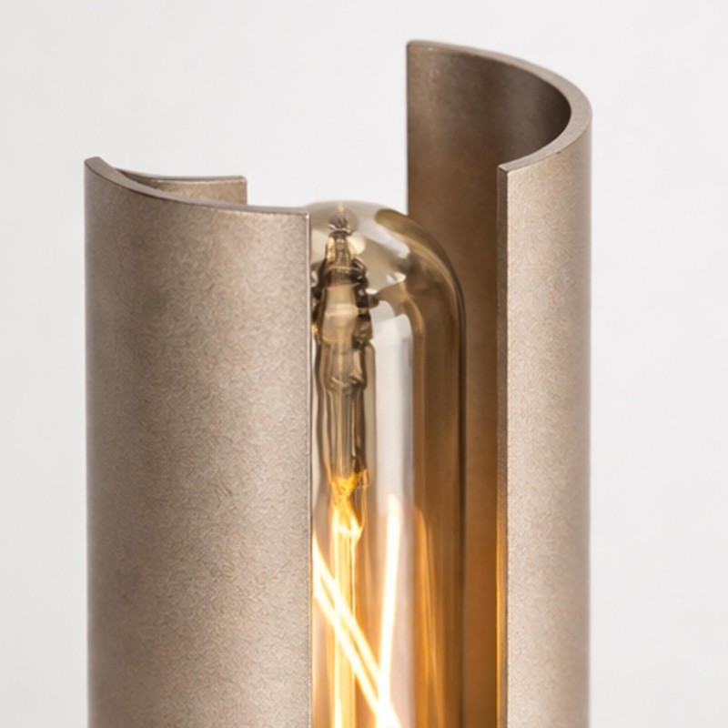 Design-LED-Stehleuchte aus Metall – Nova