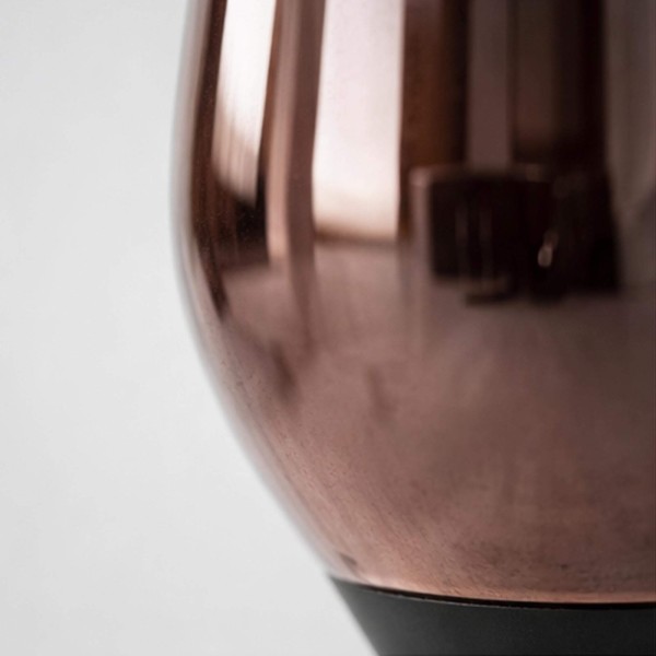 Design-Stehlampe aus schwarzem Metall mit bernsteinfarbenem Glasschirm - Barton