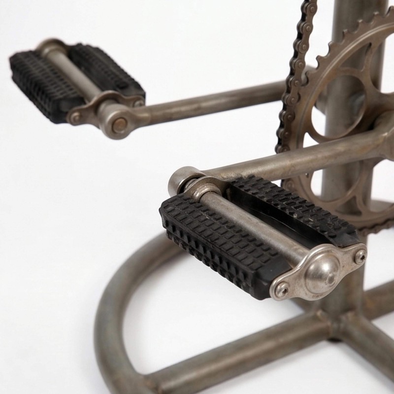 Industrieller Barhocker mit Pedalen