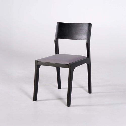 Schwarzer Stuhl aus Naturholz und grauem Stoff - Elegance