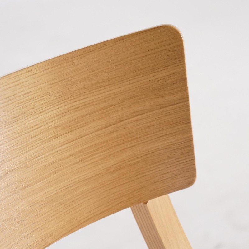 Esszimmerstuhl aus naturbelassener Buchen und grauem Stoff – Svea