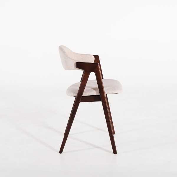 Stuhl aus Buchenholz mit Nussbaum-Finish und beigem Bouclé-Stoff - Lykke