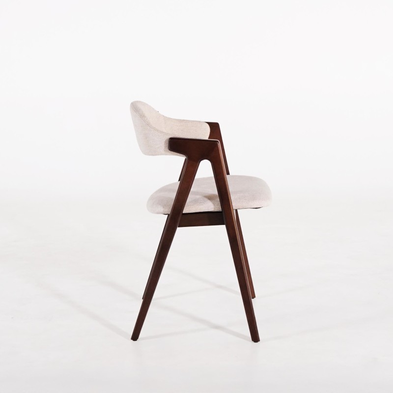 Stuhl aus Buchenholz mit Nussbaum-Finish und beigem Bouclé-Stoff - Lykke