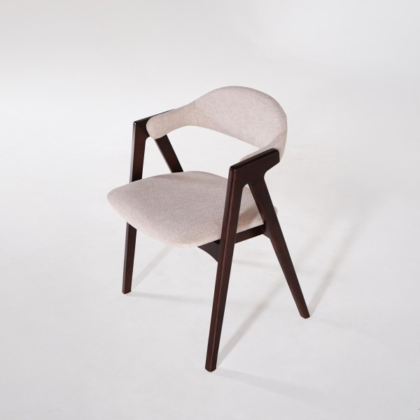 Stuhl aus Buchenholz mit Nussbaum-Finish und beigem Bouclé-Stoff - Lykke