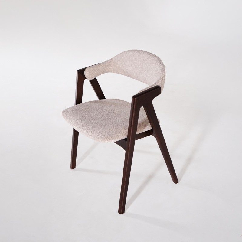 Stuhl aus Buchenholz mit Nussbaum-Finish und beigem Bouclé-Stoff - Lykke