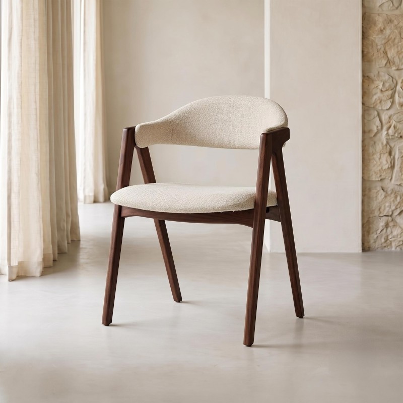 Stuhl aus Buchenholz mit Nussbaum-Finish und beigem Bouclé-Stoff - Lykke