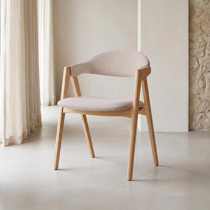 Stuhl aus Naturholz und beige Bouclé-Stoff – Lykke