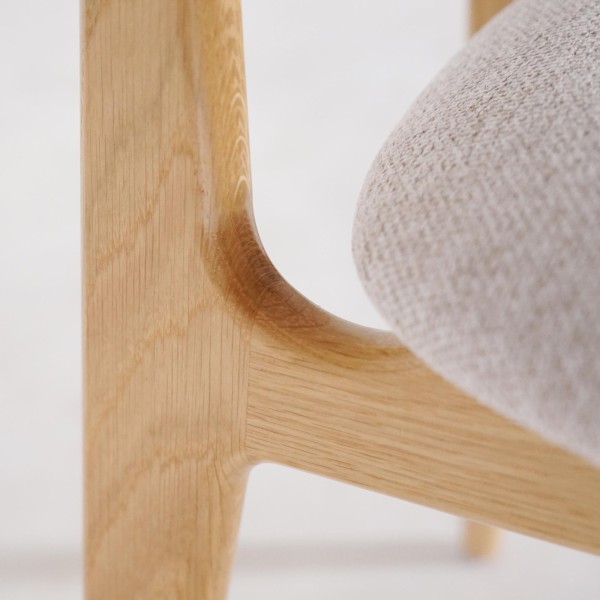 Stuhl aus massiver Eiche und beigem Stoff – Skaga