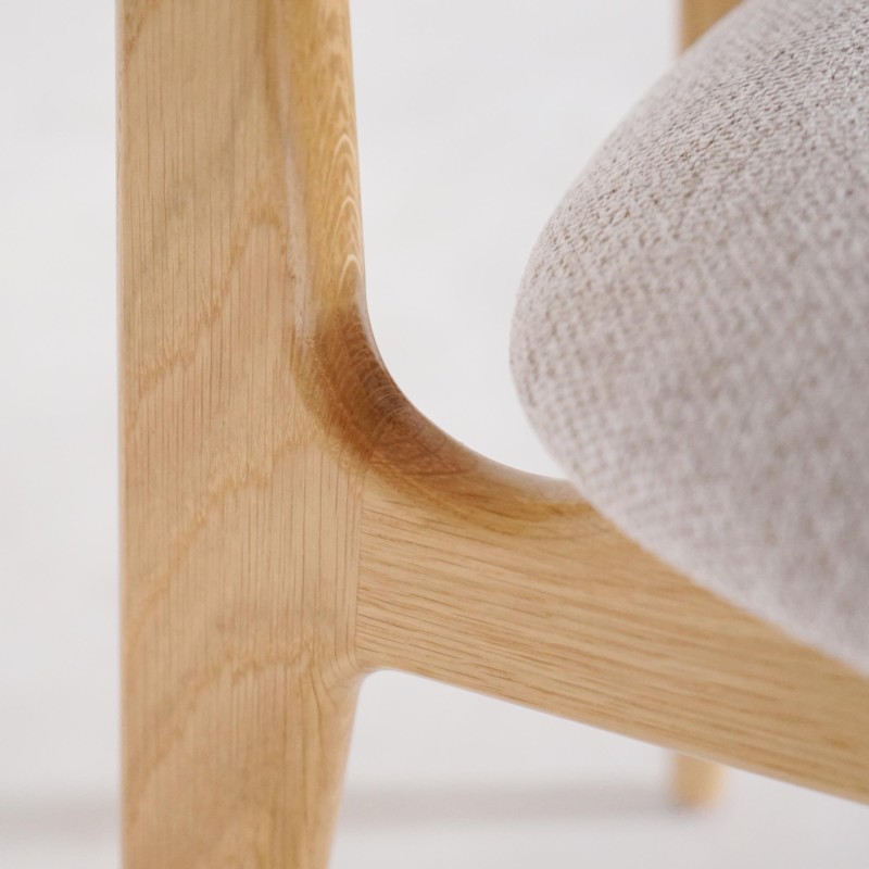 Stuhl aus massiver Eiche und beigem Stoff – Skaga