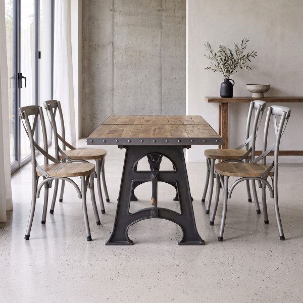 Bistrostuhl aus Holz und Metall