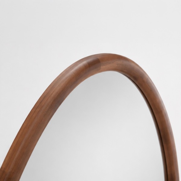 Design-Wandspiegel in organischer Form mit Massivholzrahmen 60 x 80 cm