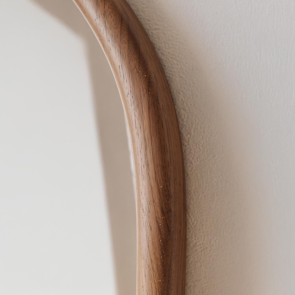Design-Wandspiegel in organischer Form mit Massivholzrahmen 56 x 165 cm