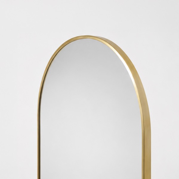 Großer Standspiegel in Bogenform mit goldfarbenem Metallrahmen 60 x 165 cm