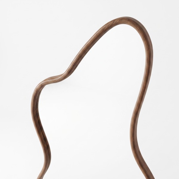 Design-Wandspiegel in organischer Form mit Massivholzrahmen 80 x 160 cm