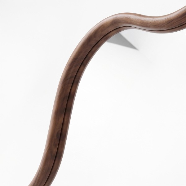 Design-Wandspiegel in organischer Form mit Massivholzrahmen 80 x 160 cm