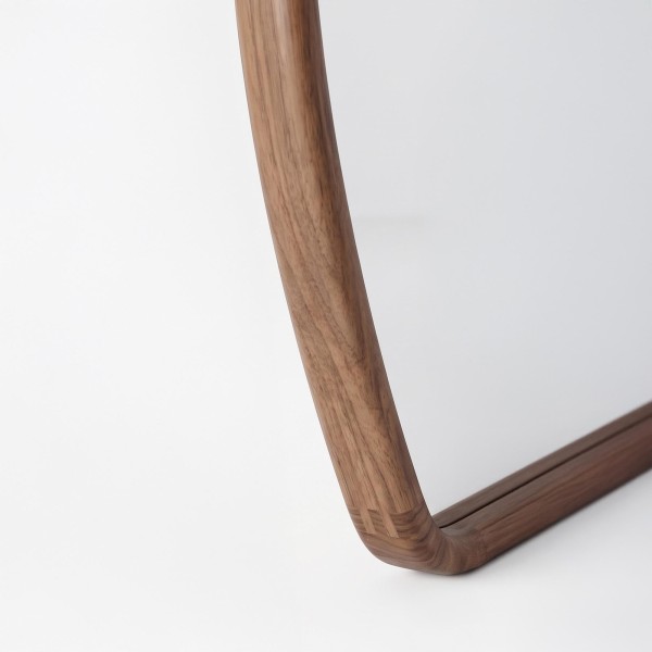 Design-Wandspiegel in organischer Form mit Massivholzrahmen 80 x 160 cm