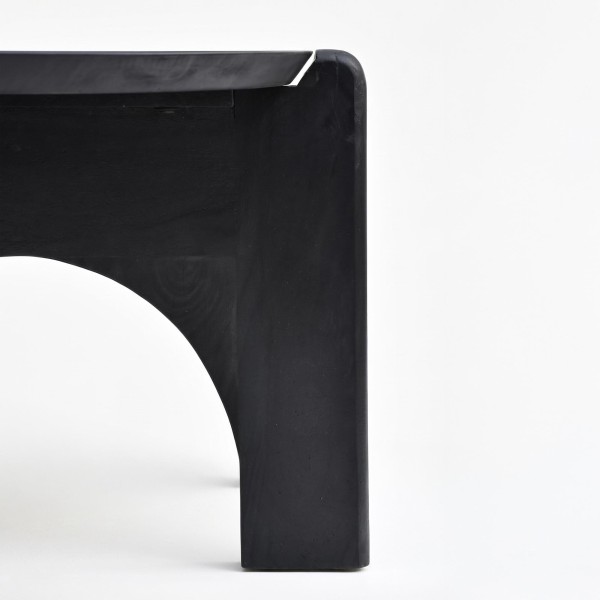 Runder schwarzer Couchtisch aus Massivholz - Stellan