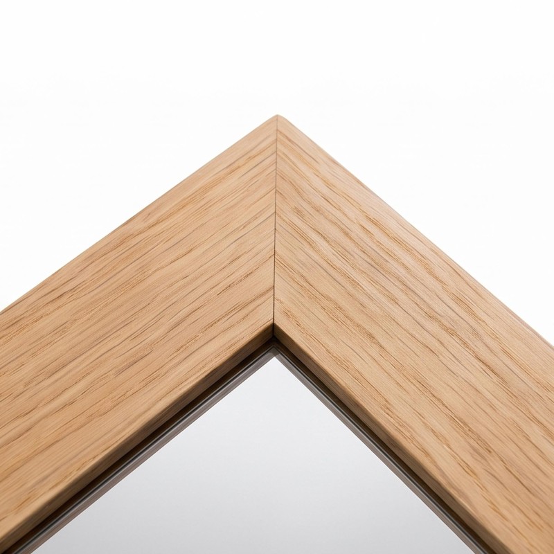 Quadratischer Wandspiegel fürs Badezimmer aus massivem Mindiholz