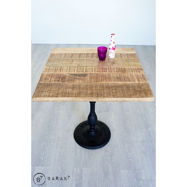 Quadratischer Bistro-Couchtisch