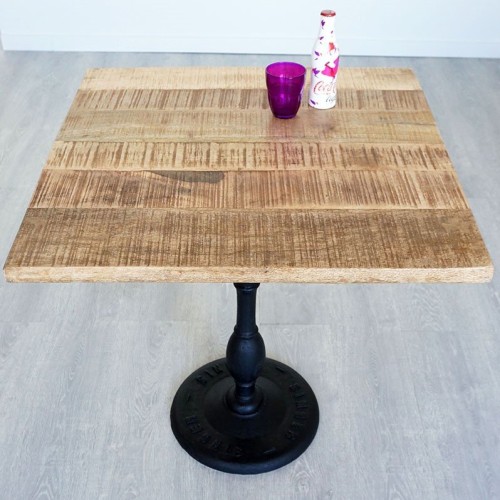 Quadratischer Bistro-Couchtisch