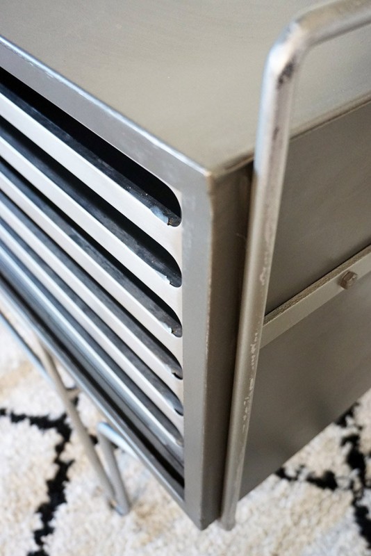 Kleines TV-Möbel aus Metall Design - Sixties