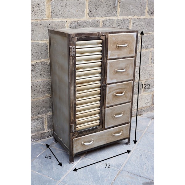 Industrielles Sideboard mit antikem Finish