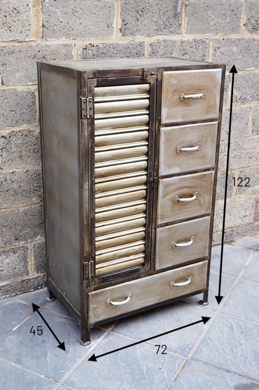 Industrieschrank mit Antik-Finish