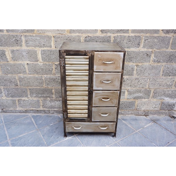 Industrielles Sideboard mit antikem Finish