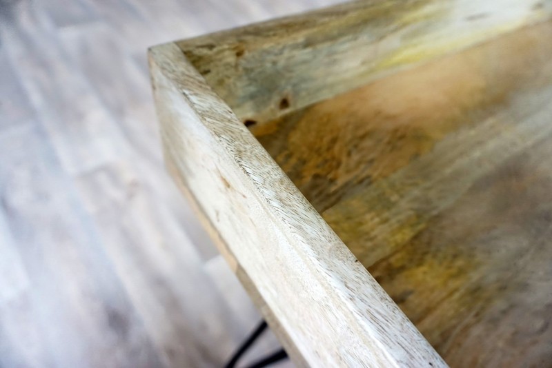 Industrieller Schreibtisch aus Massivholz und Metall