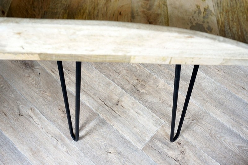 Industrieller Schreibtisch aus Massivholz und Metall