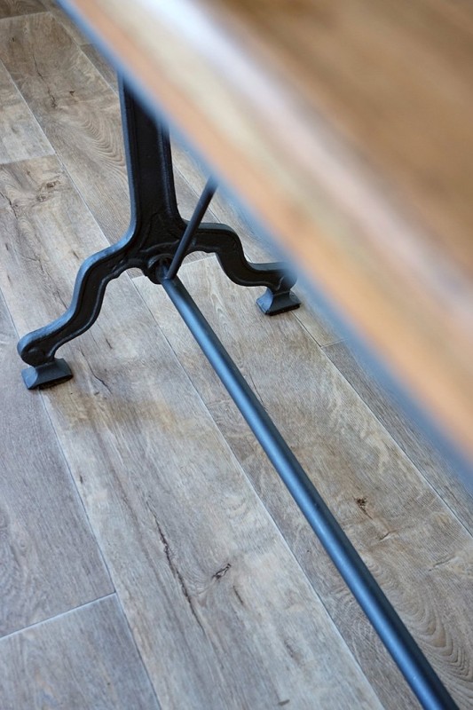 Industrielle Konsole aus Holz und Metall