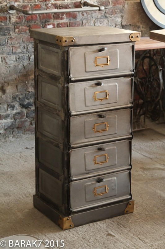 Industrielle Tischablage aus Metall